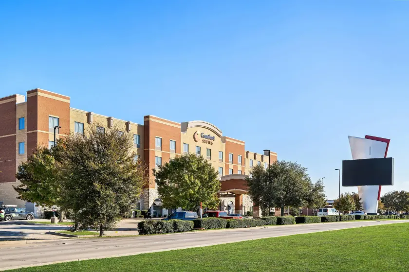 Comfort Suites Frisco - Image 1