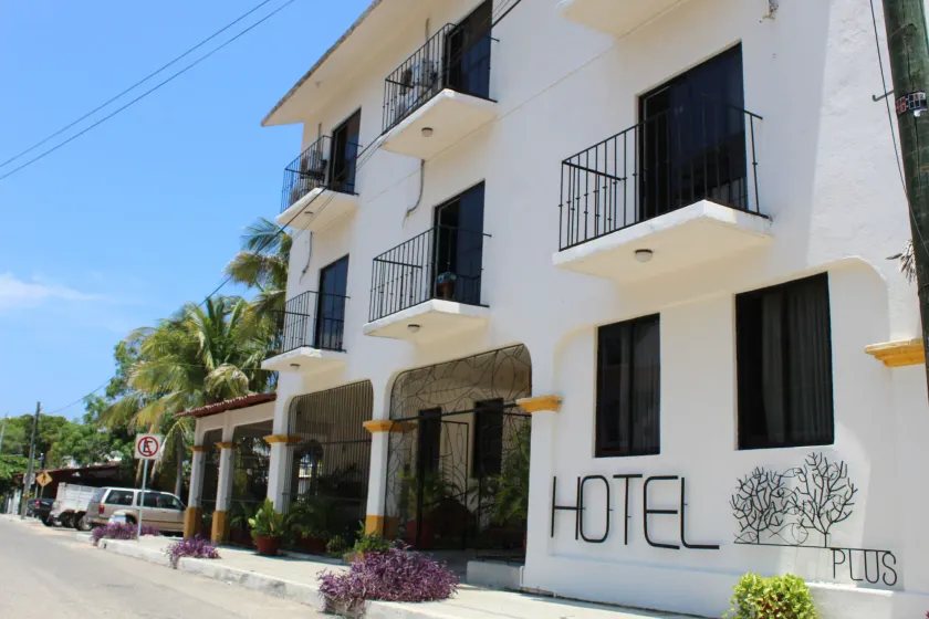 Hotel Arrecife Huatulco Plus - Image 1