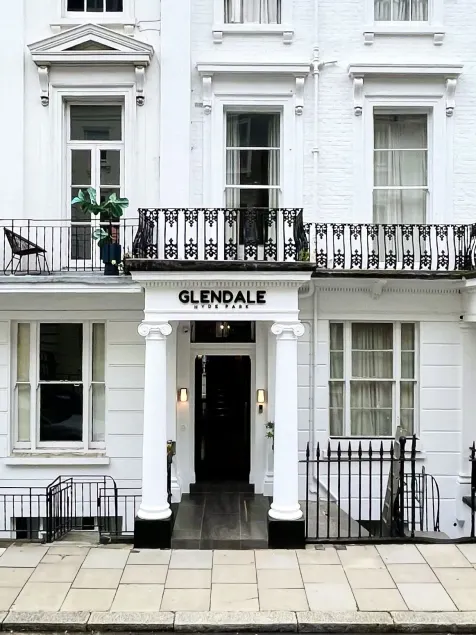 Glendale Hyde Park Hotel - Image 1