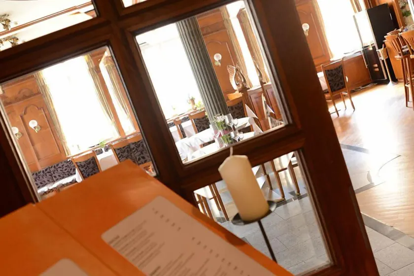 Hotel DREI SCHWANEN - Ristorante Due Fratelli - Interior entrance