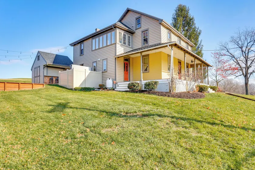3 Mi to Dtwn: Charming Farmhouse in Mount Joy! - Image 1