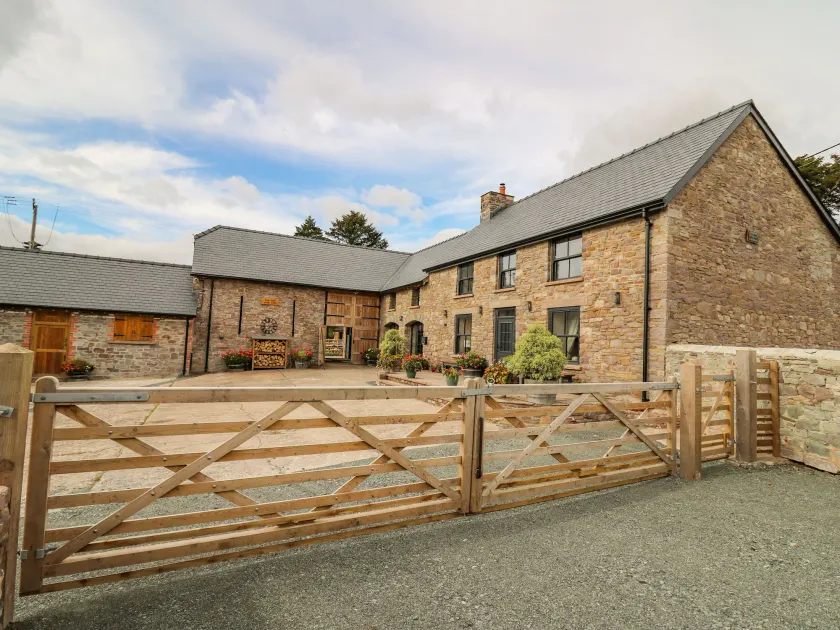 Pen Bont Home Farm - Image 1