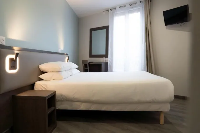 Aero Hotel - Image 1