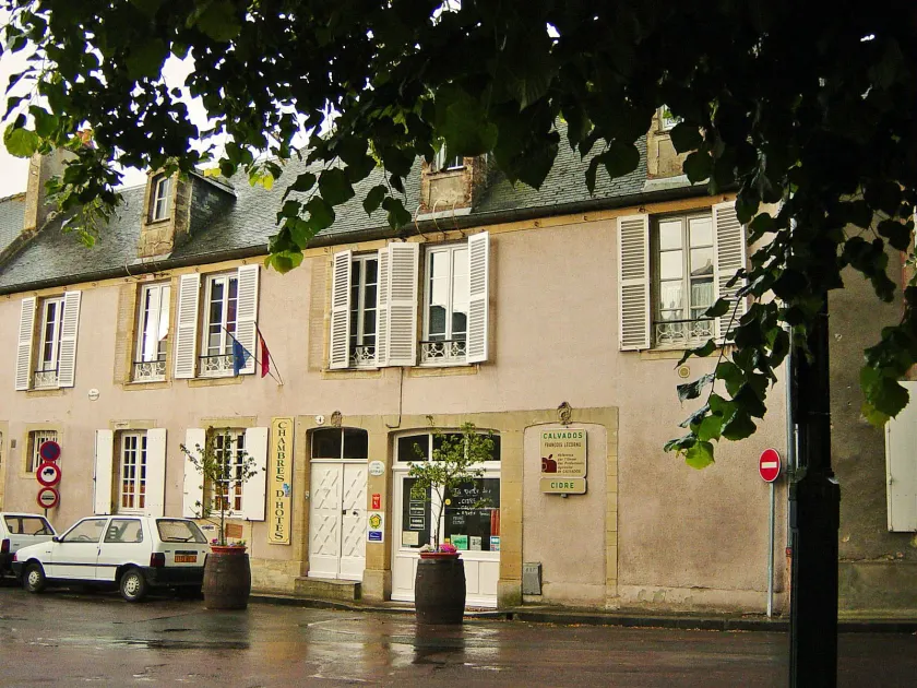 Logis Les Remparts - Image 1