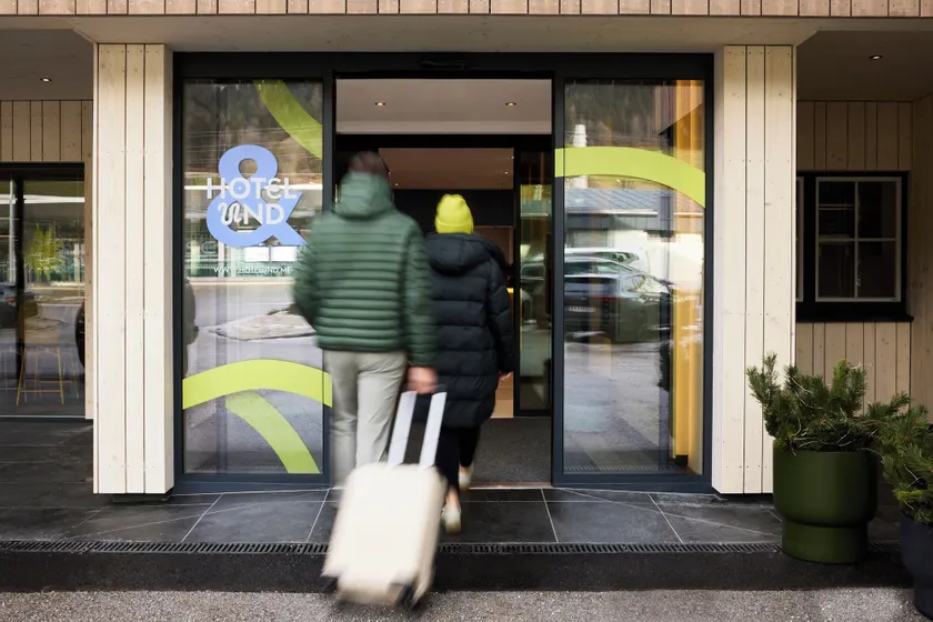 Hotel UND - smart alpine stay - Entréinterör