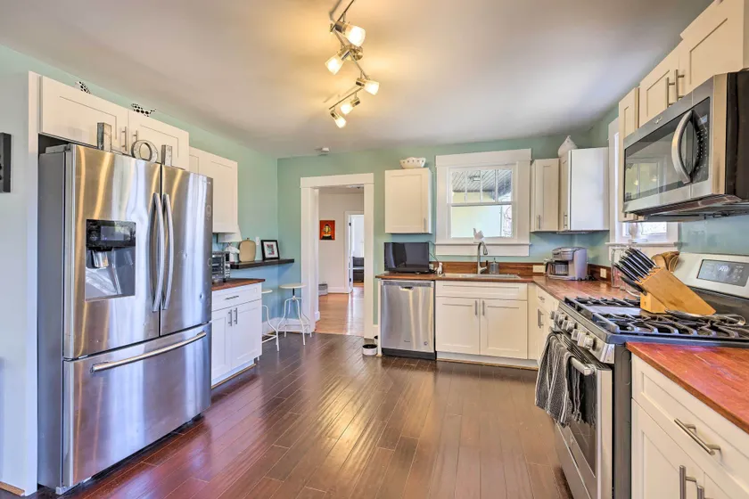 Birmingham Vacation Rental: 9 Miles to Downtown! - Interior
