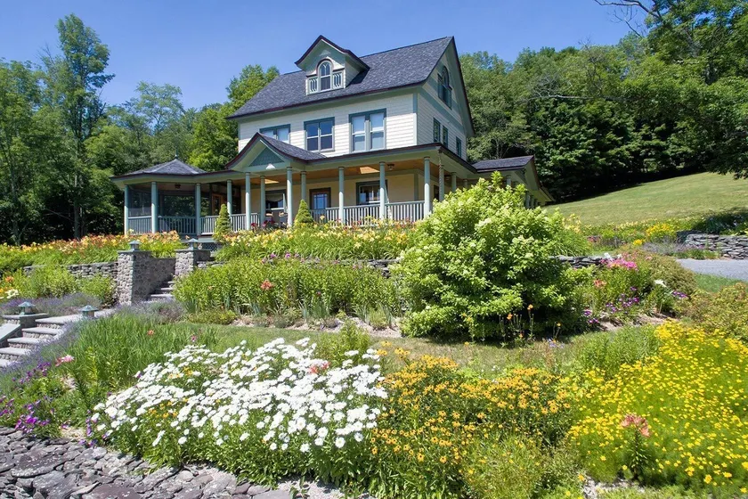 Breezy Hill Inn - Image 1