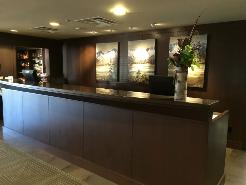 Executive Suites Hotel and Resort, Squamish - Reception