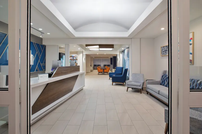 Holiday Inn Express Hotel & Suites Grand Rapids-North by IHG - Hall