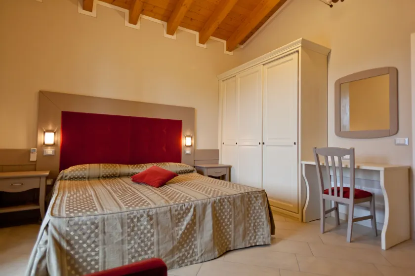 Garda Hill Boutique Apartments with Panoramic Pools e Agriturismo - Chambre