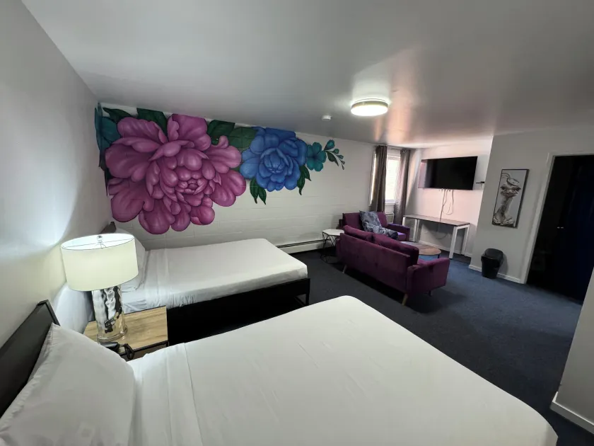 Commercial Hotel - Image 1