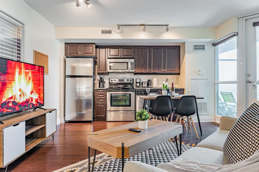 Charming Studio in Downtown Toronto - Image 1