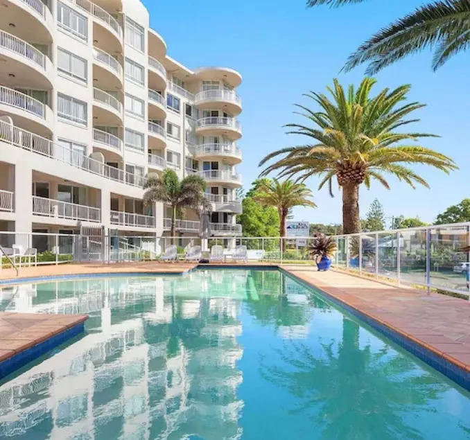 Kirra Beach Apartments - Image 1