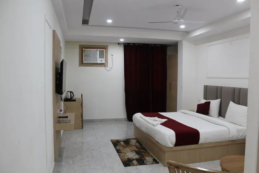 Hotel Royal Castle Grand - Image 1