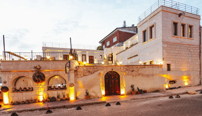 Young Cave Hotel - Image 1