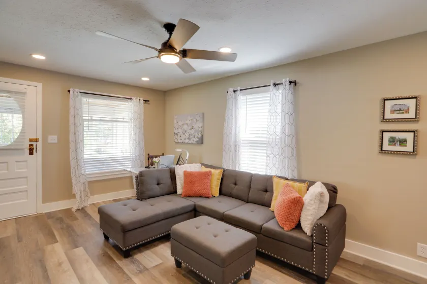 Welcoming Willoughby Home: 1 Mi to Historic Dtwn - Interni
