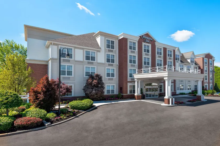 Hampton Inn Buffalo-Williamsville - Image 1