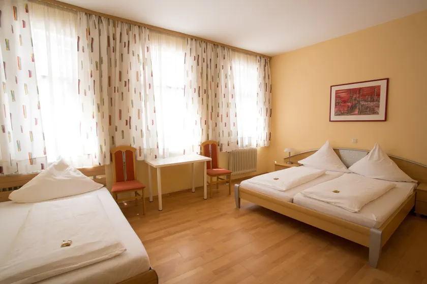 Amadeus Restaurant und Hotel - Image 1