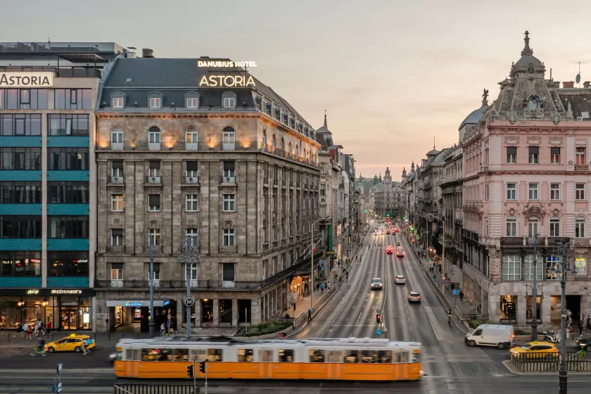 Danubius Hotel Astoria City Center - Image 1