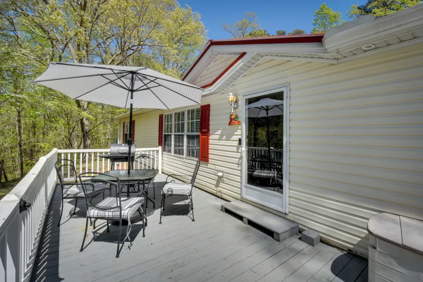Walk to Lake Chatuge! Hayesville Cabin w/ Fire Pit - Image 1