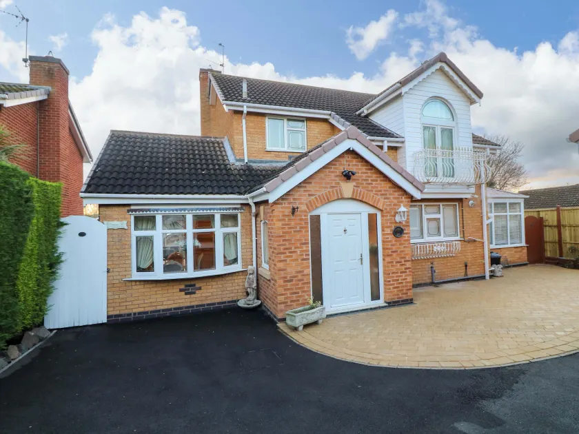 Ivys End Boutique Chic Manor Cottage Elegant & Sophisticated Retreat in Loughborough offering 3bedrooms - Image 1