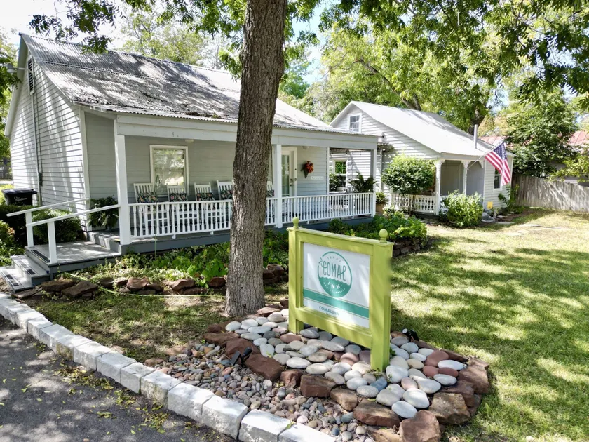 Comal Inn - Image 1