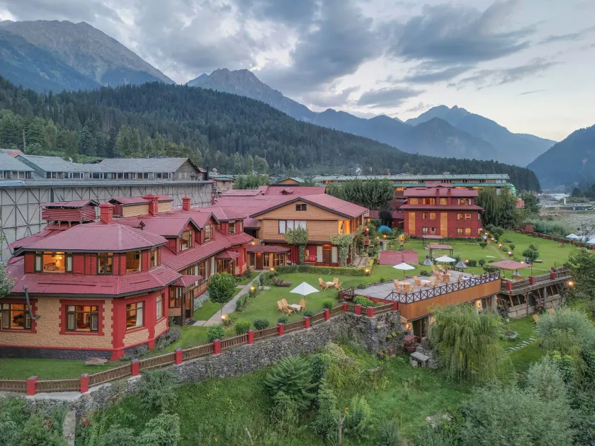 Pahalgam Hotel Riverside Luxury - Image 1