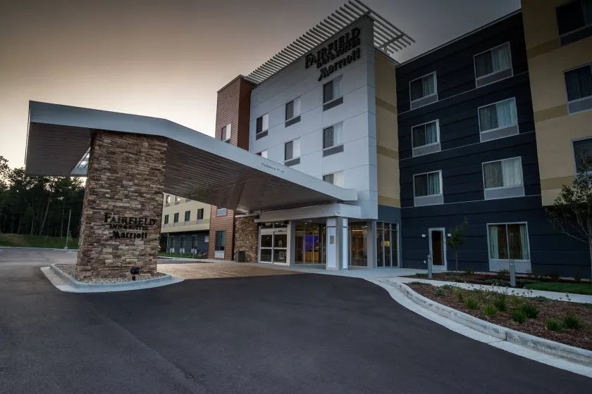 Fairfield Inn & Suites by Marriott Wisconsin Dells - Image 1