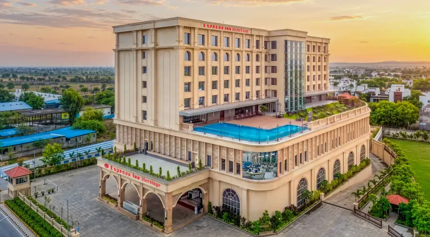 Hotel Express Inn Heritage - Image 1