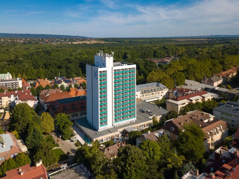 Hunguest Hotel Panoráma - Image 1