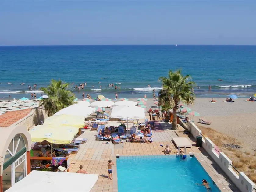 Apartment for 3 Persons, With Swimming Pool, Near the Beach - Image 1