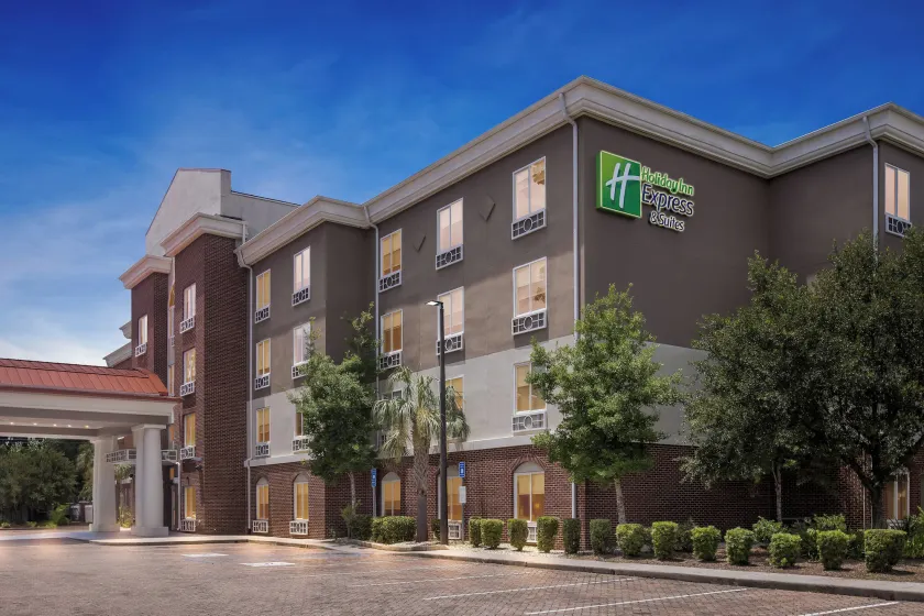 Holiday Inn Express Hotel & Suites Savannah Midtown by IHG - Image 1