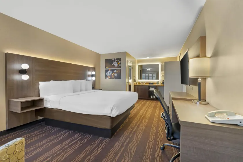 Best Western Plus Stovall's Inn - Image 1