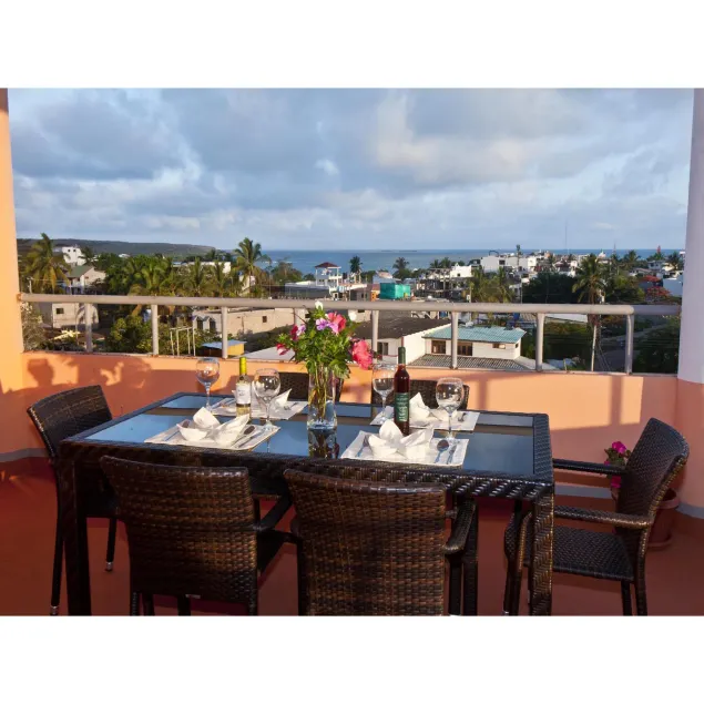 Torre Mar Galapagos Boutique Suites - Image 1