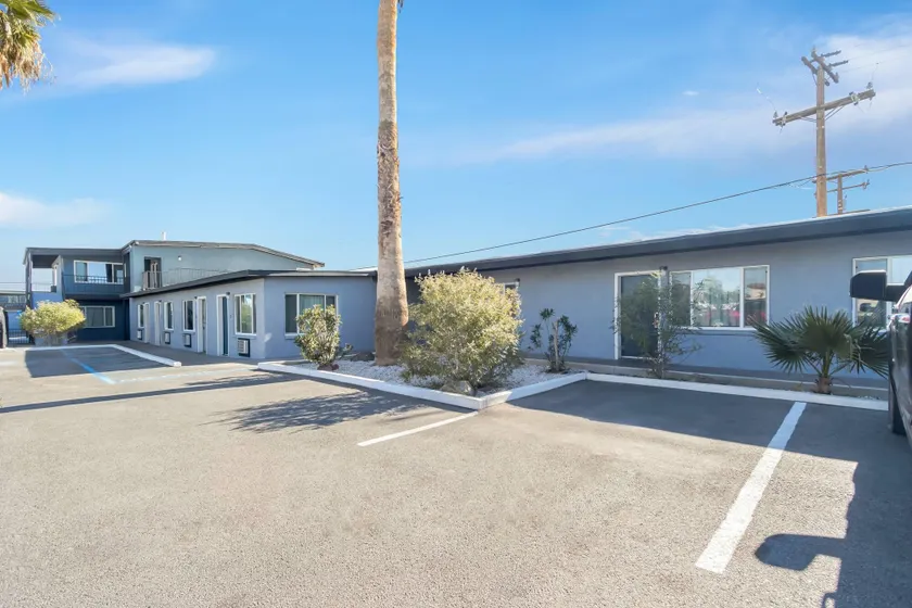 Suburban Studios Ridgecrest near China Lake Naval Station - Image 1