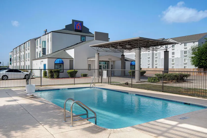 Motel 6-San Antonio, TX - South - Image 1