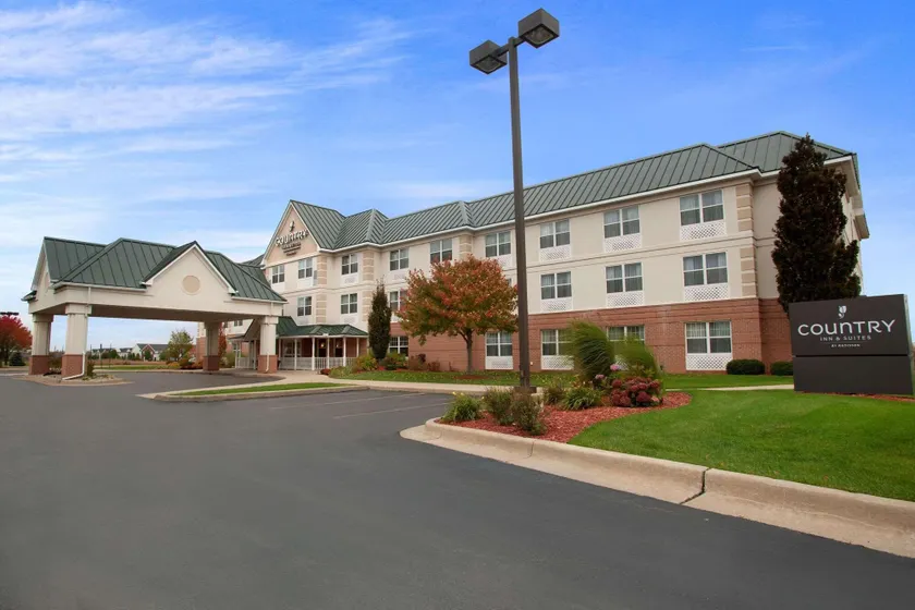 Country Inn & Suites by Radisson, Dundee, MI - Image 1