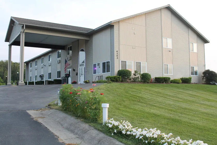 American Host Inn - Image 1
