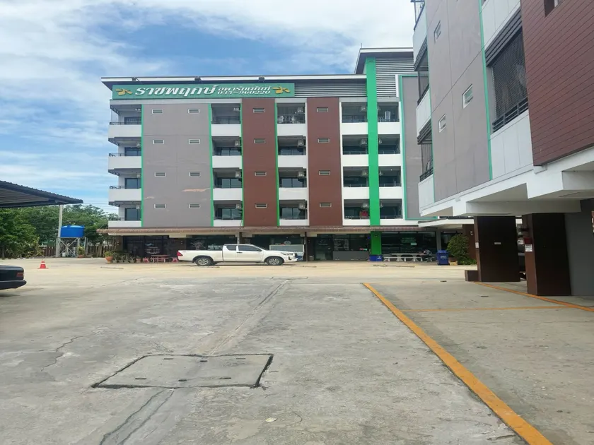 OYO 75506 Ratchapruek Apartment Suphanburi - Image 1