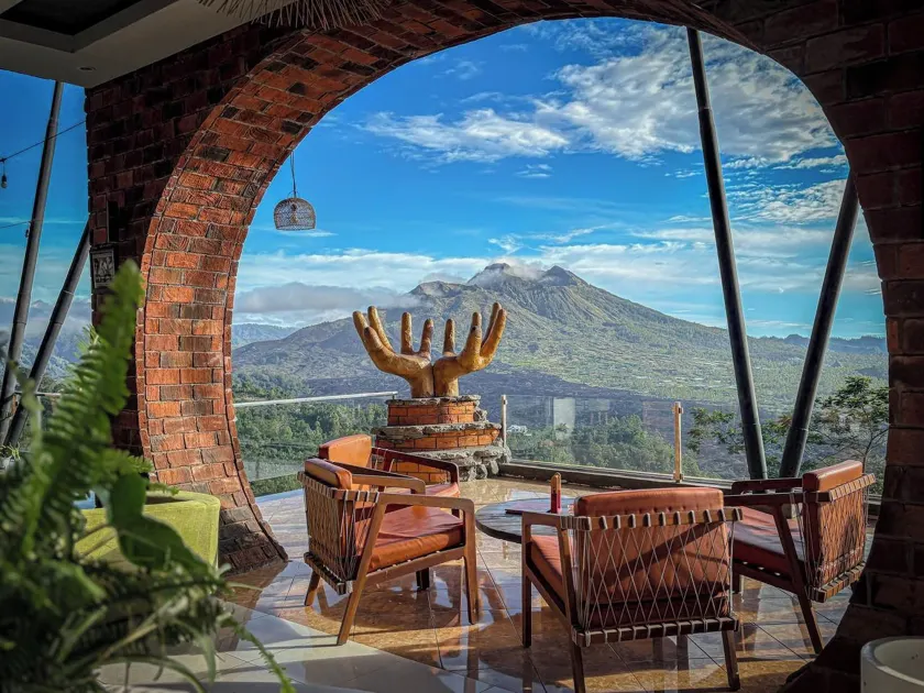 Caldera Hotel & Restaurant - Image 1