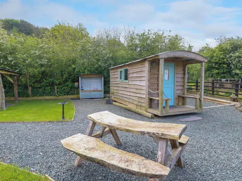Llety Llanfair - Image 1