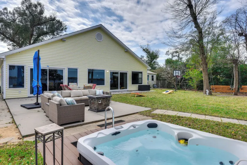 Hot Tub & Boat Dock: Getaway on Deer Point Lake! - Image 1