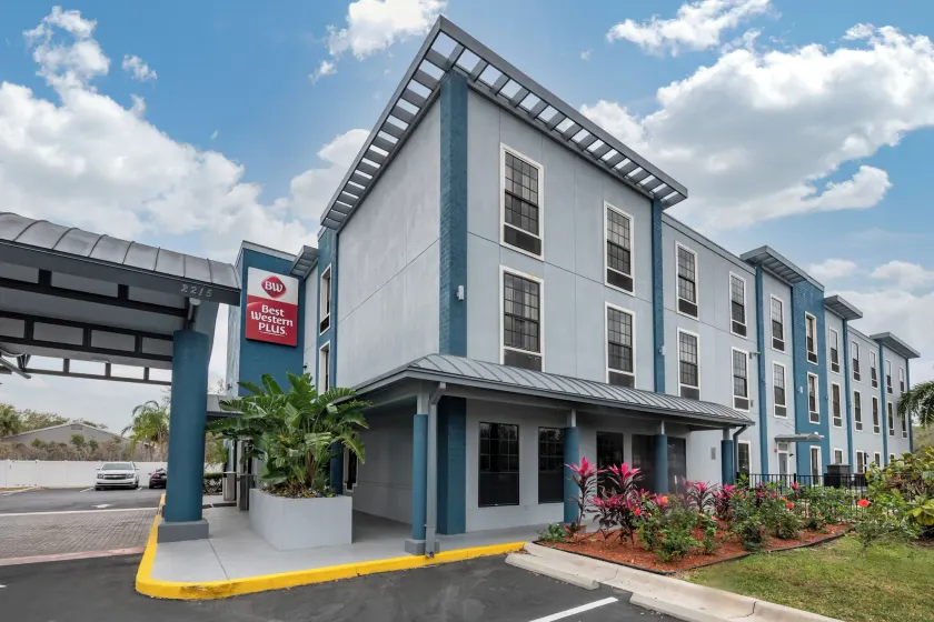 Best Western Plus Bradenton Gateway Hotel - Image 1