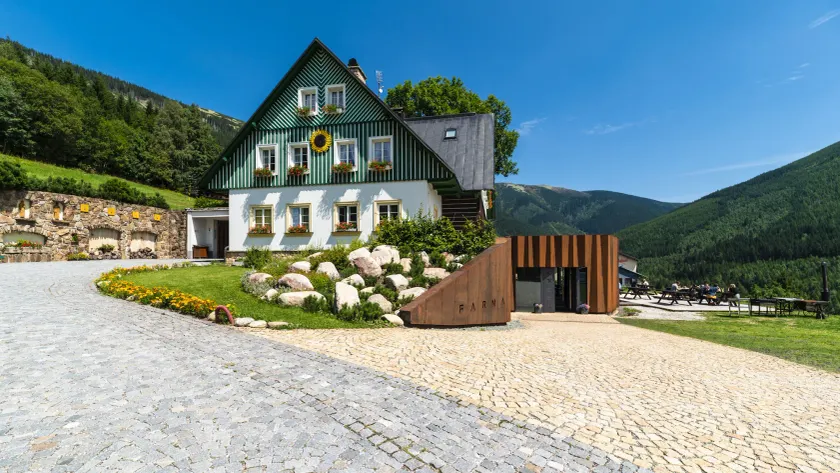 Pension Slunečnice & Panorama Restaurant Farma - Image 1