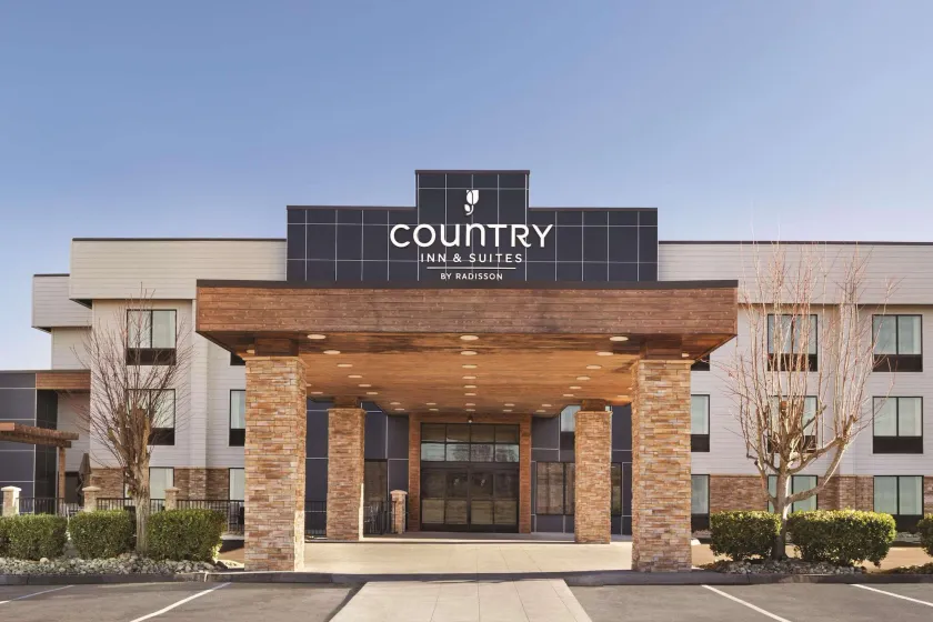 Country Inn & Suites by Radisson, Sevierville-Kodak, TN - Image 1