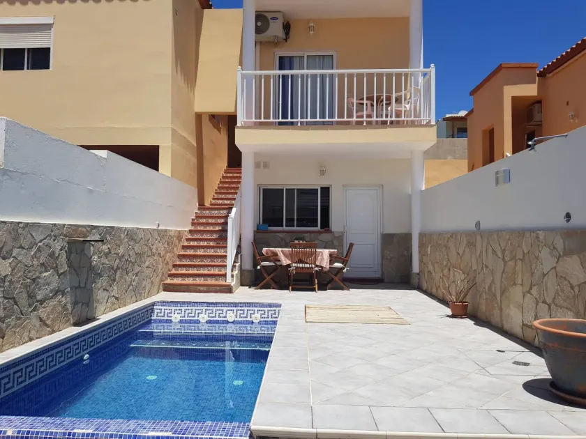 Apartment With Swimming Pool Near the Beach - Image 1