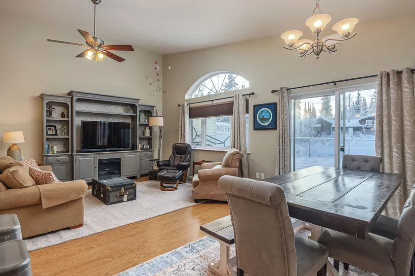 2BR Home w/ Fireplace, Streaming, Dogs Allowed - Image 1