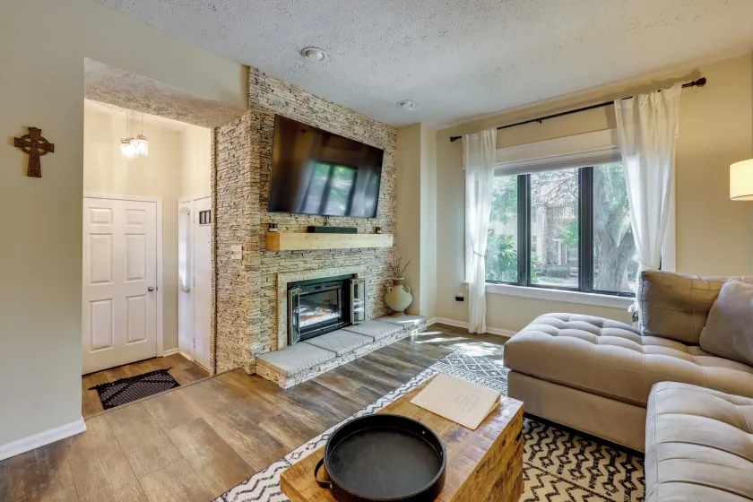 Home Gym & Office! Townhome Walk to Genesee River - Image 1