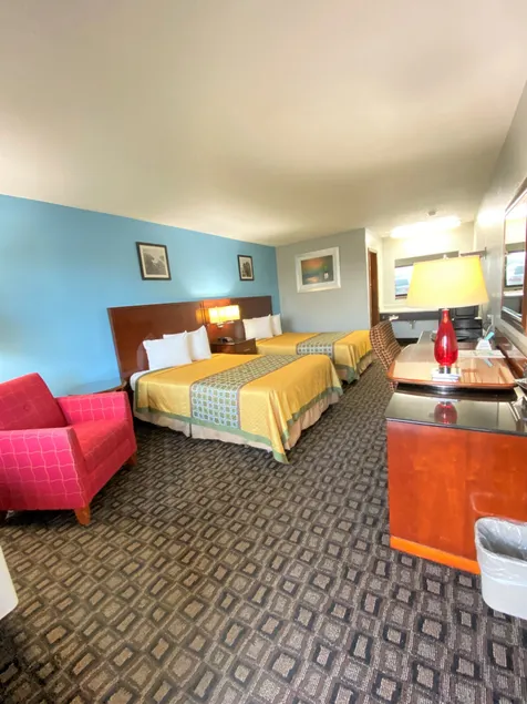 Lakes Inn - Image 1
