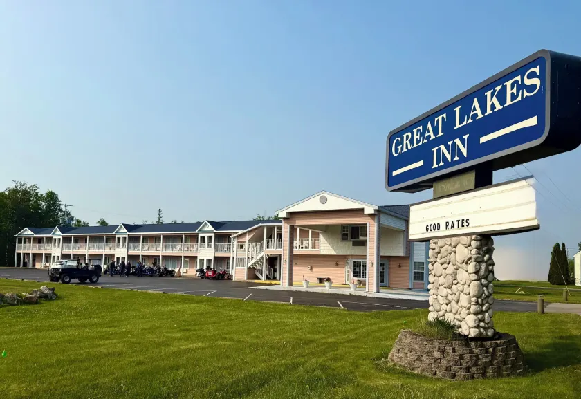 Great Lakes Inn Mackinaw City - Image 1